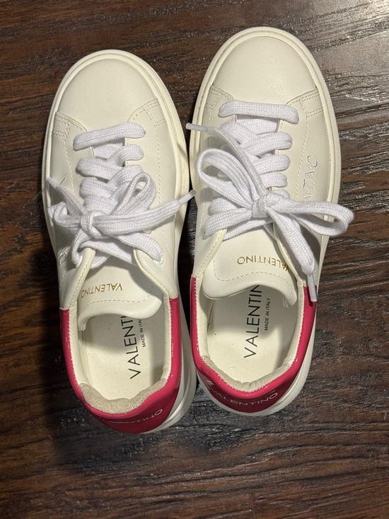 Valentino White Leather Low-Top Sneakers with Pink Heel Tab, Like New, Sz 7 - Picture 6 of 16